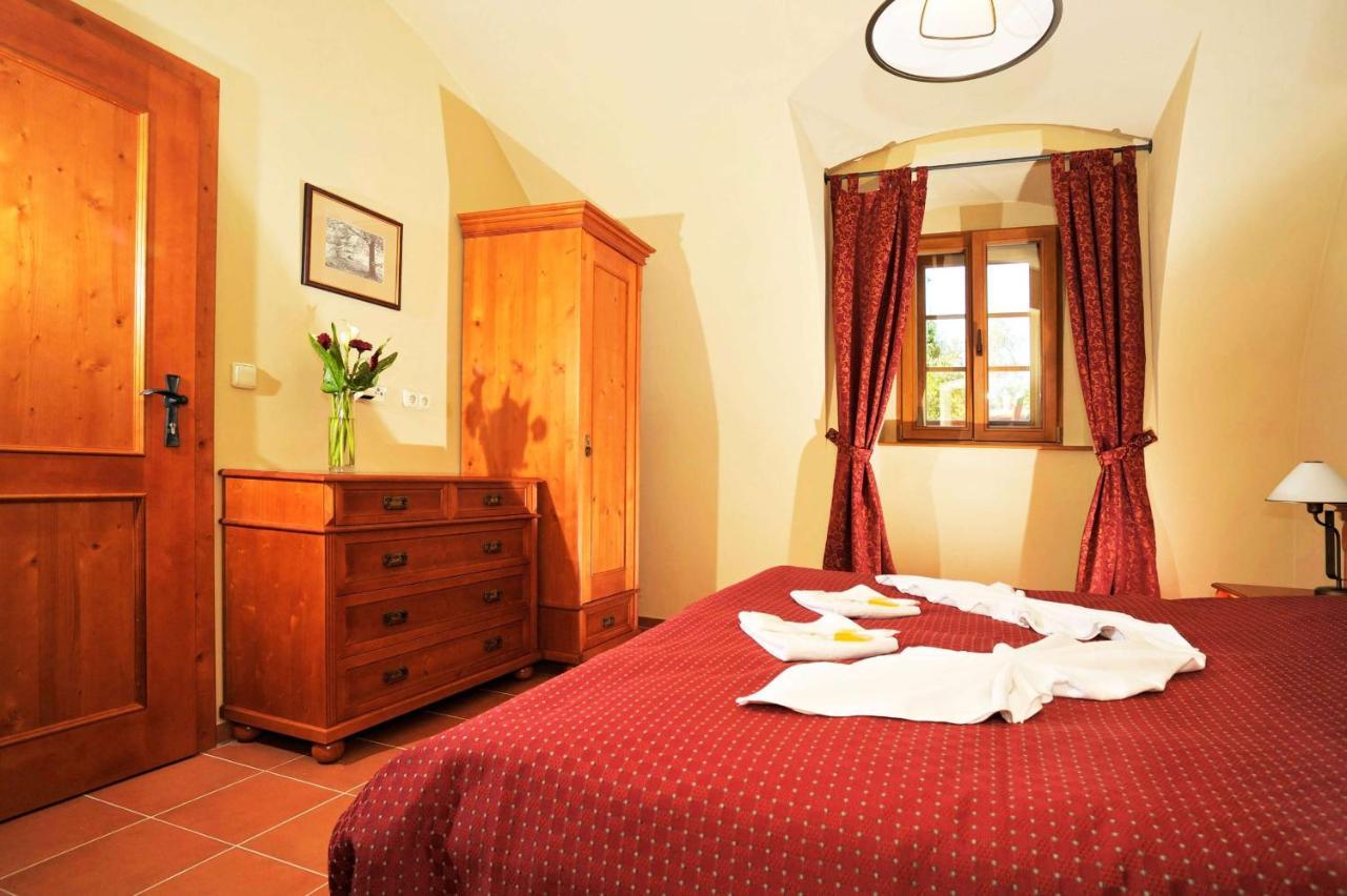 Hotel Kristin Hradek Ντέτσιν Εξωτερικό φωτογραφία